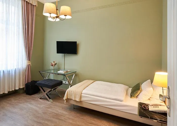 Monopol - Station Hotell