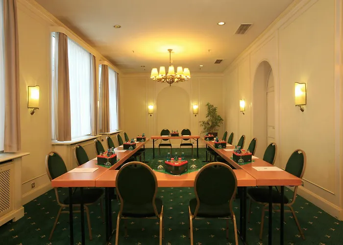 Monopol - Station 4* Франкфурт-на-Майне