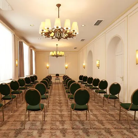 Hotel Monopol - Station 4*