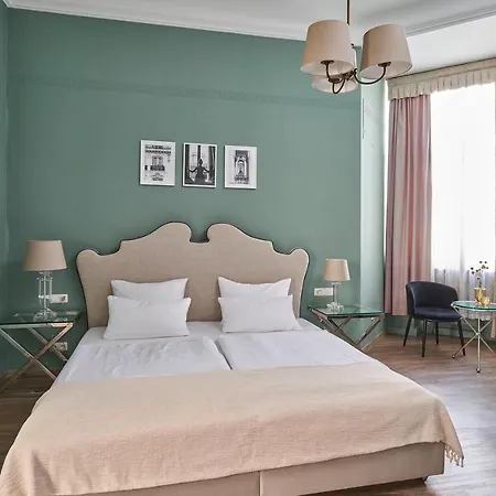 Hotel Monopol - Station 4*