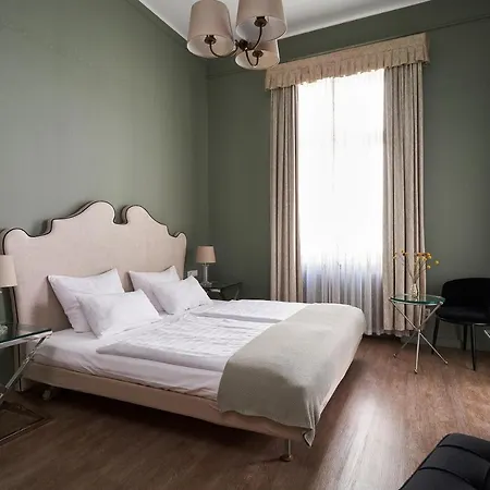 Monopol - Station Hotel