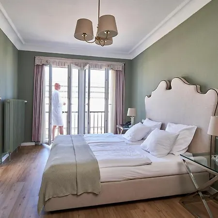 Hotel Monopol - Station 4*