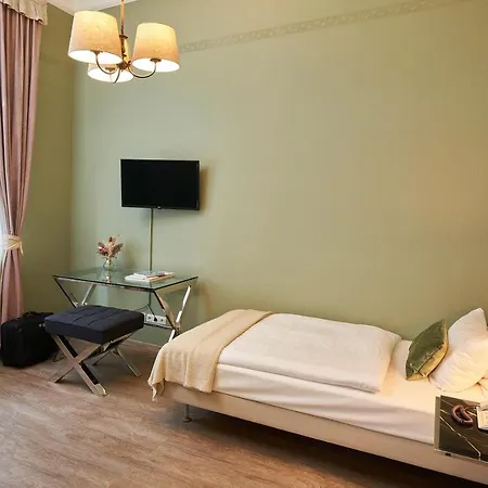 Monopol - Station Hotel