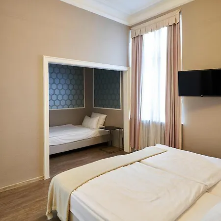 Hotel Monopol - Station