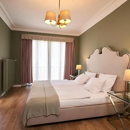 Monopol - Station Hotel