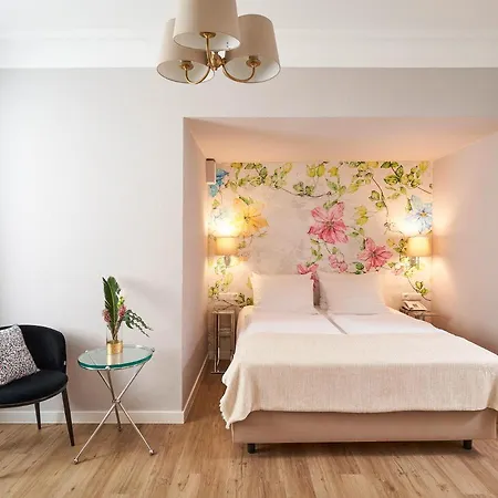 Hotel Monopol - Station 4*