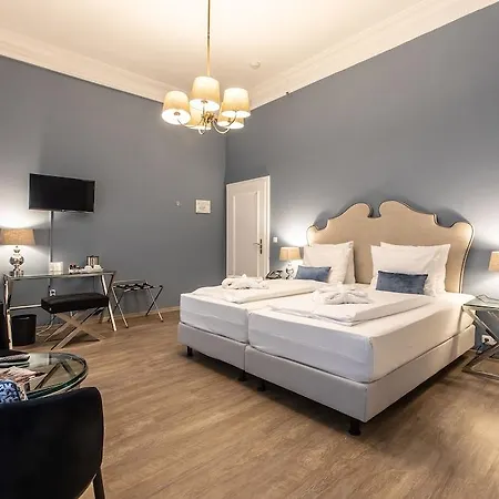 Hotel Monopol - Station 4*