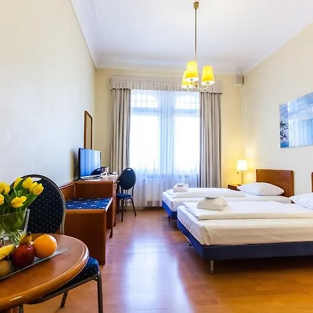 Monopol - Station Hotel
