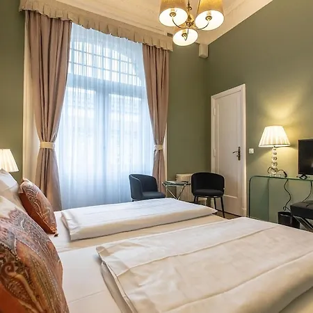 Hotel Monopol - Station 4*