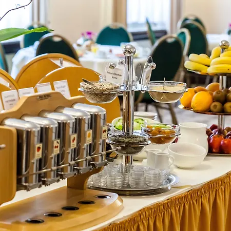 Monopol - Station Hotel