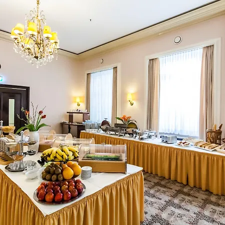 Hotel Monopol - Station 4*