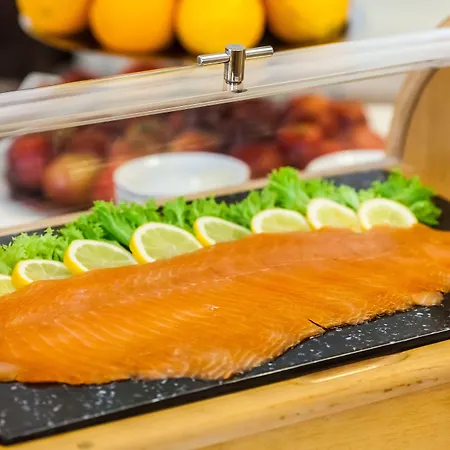 Hotel Monopol - Station 4*