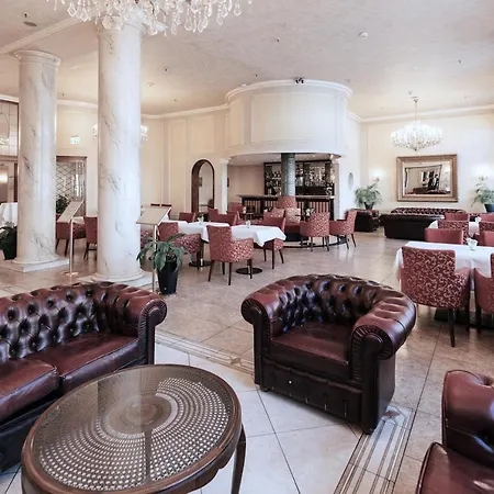 Hotel Monopol - Station 4*