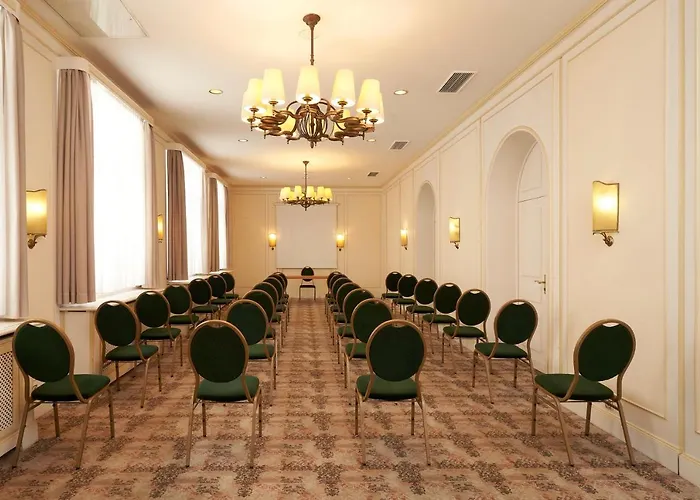 Hotel Monopol - Station 4*